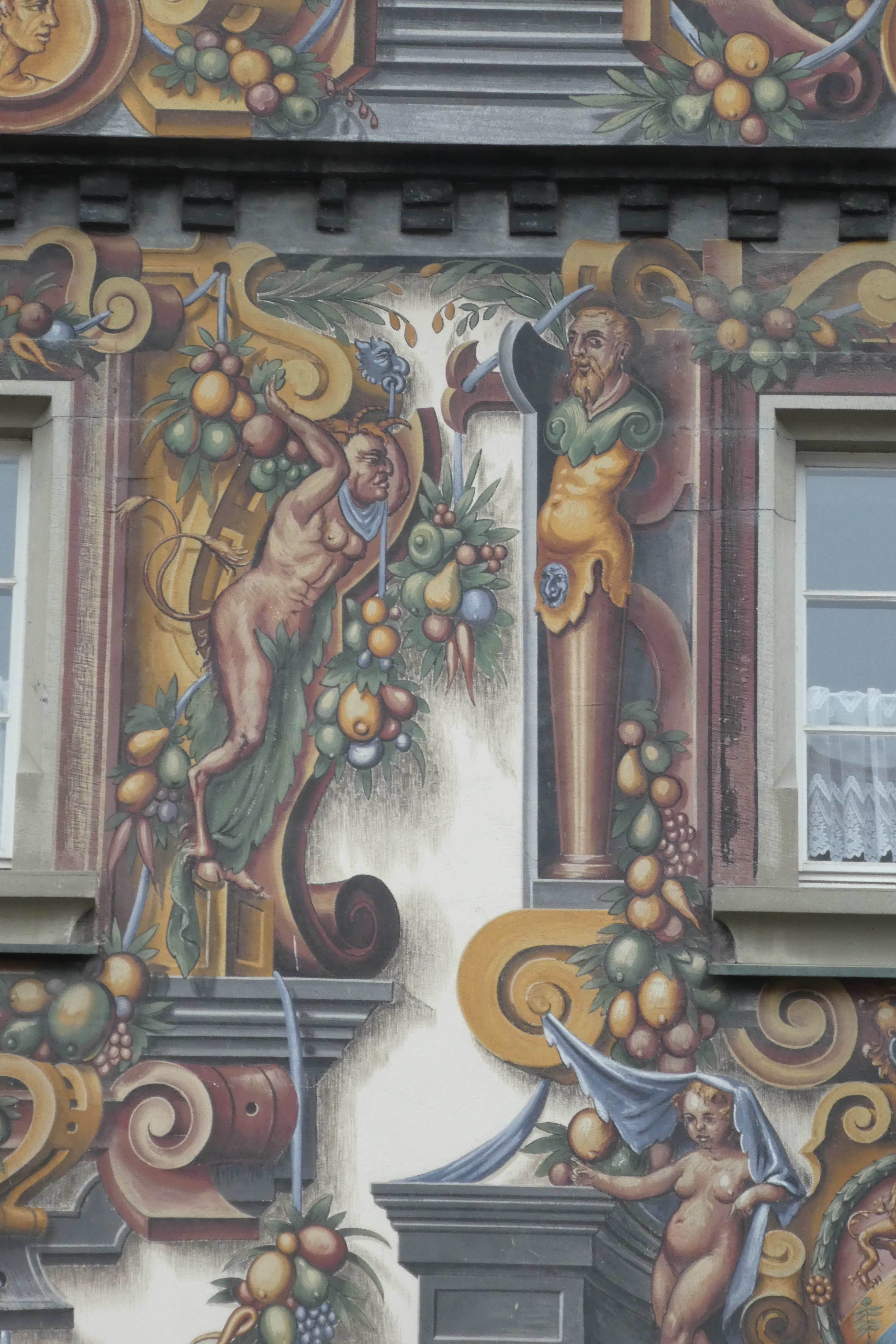 Fassadenmalerei am Wohnturm Zum goldenen Löwen in Konstanz
